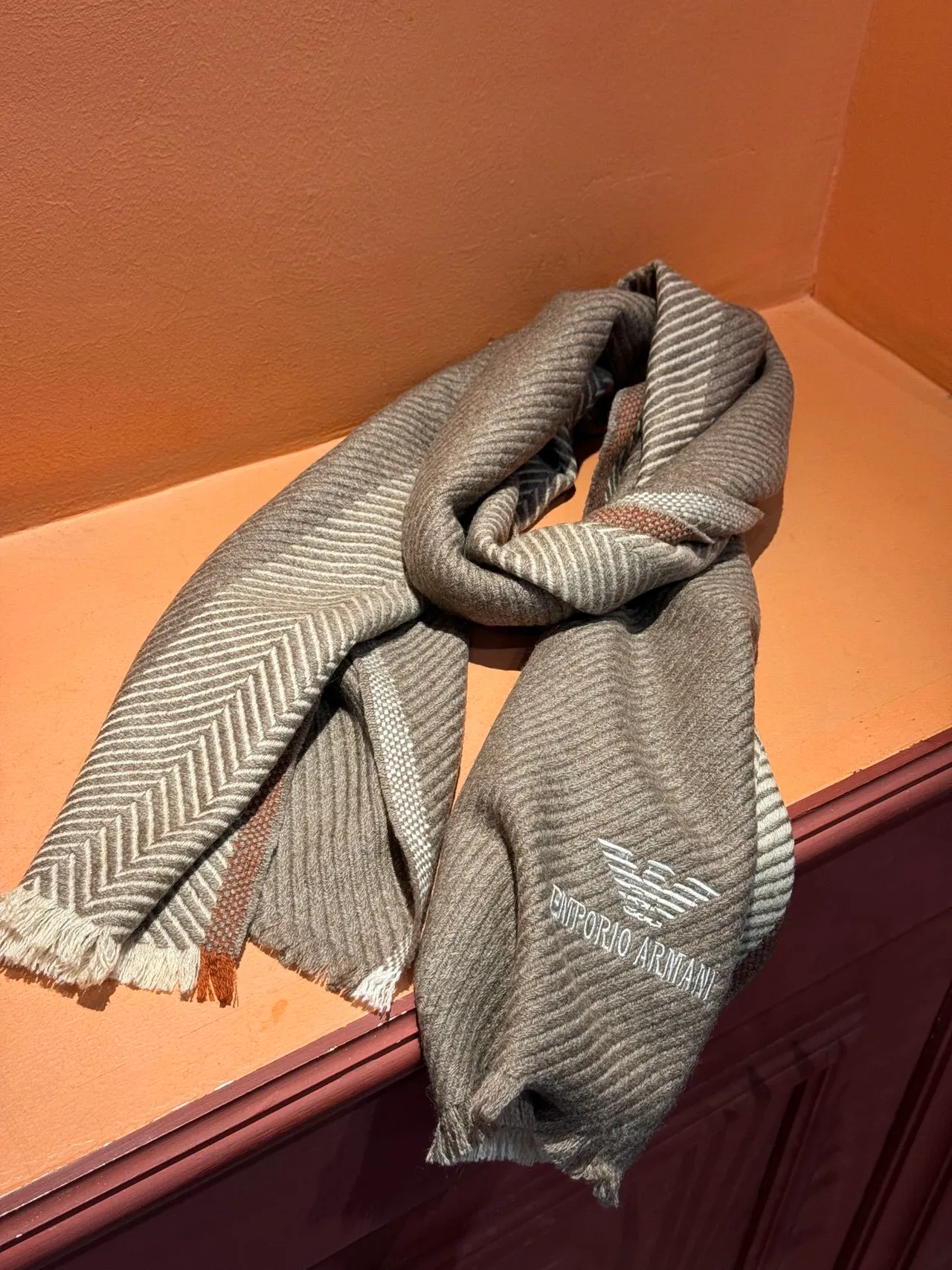 Emporio Armani Herringbone Weave Écharpe Cachemire Gris 7