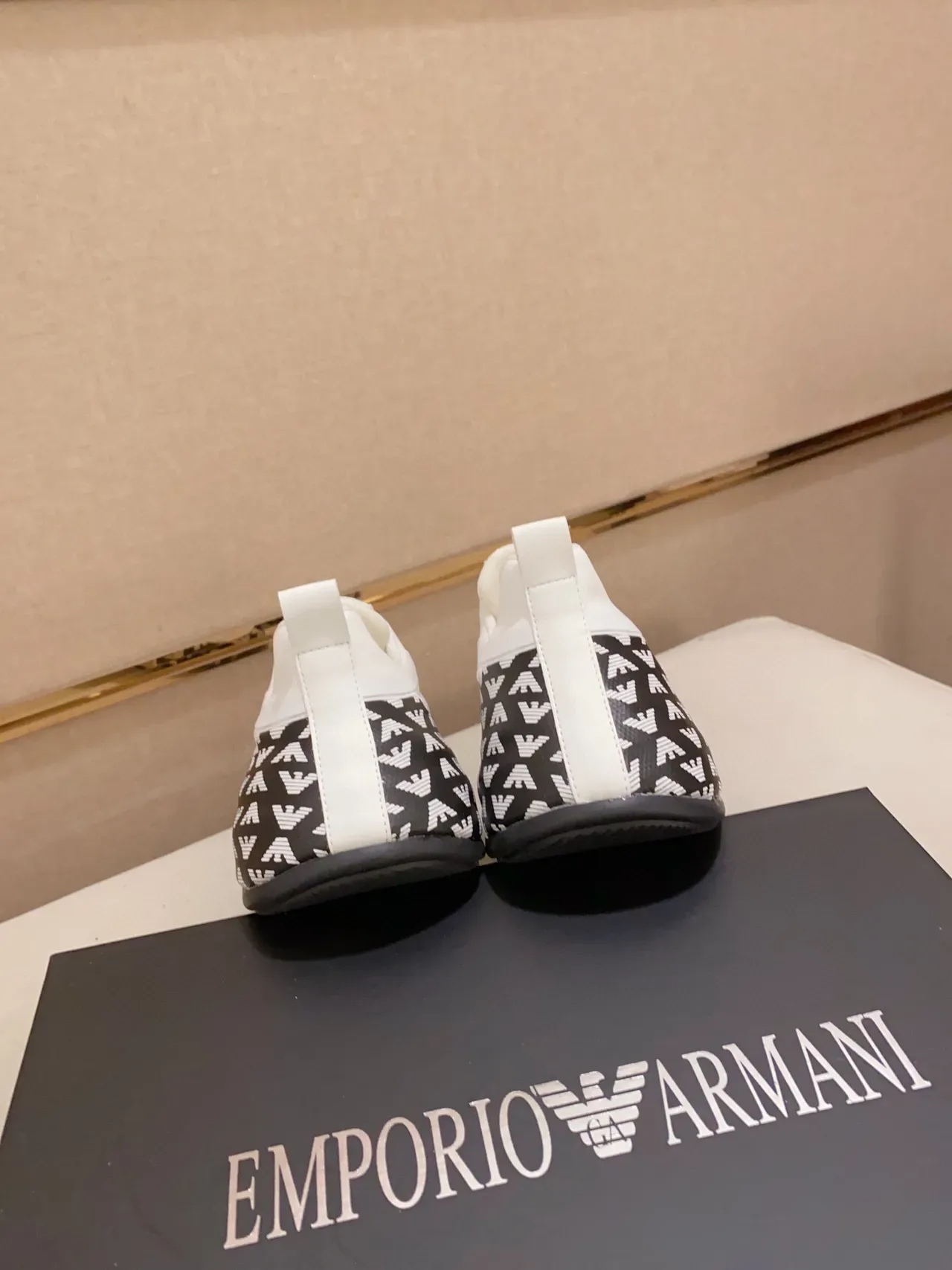 Emporio Armani Lifestyle Sneaker Branco Preto Monograma-Impressão Painéis Laterais Malha E Superior Sintético Tênis 3