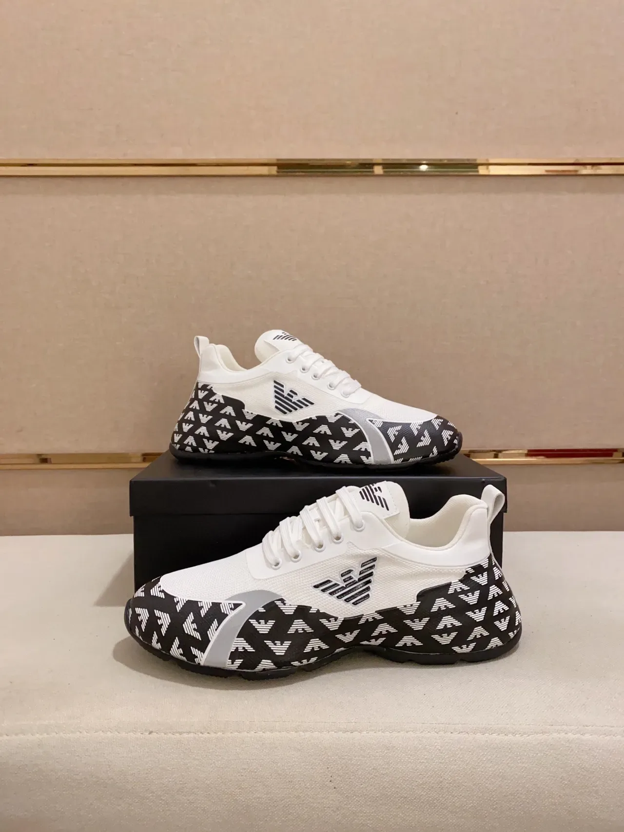 Emporio Armani Lifestyle Sneaker Branco Preto Monograma-Impressão Painéis Laterais Malha E Superior Sintético Tênis 4