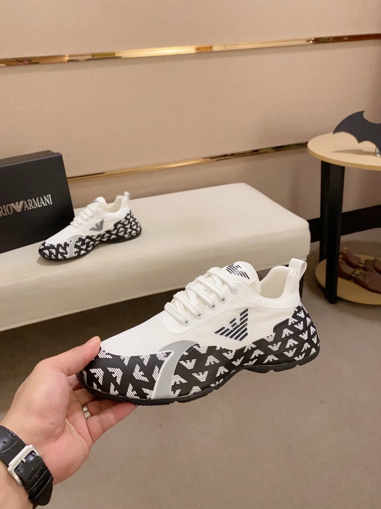 Emporio Armani Lifestyle Sneaker Branco Preto Monograma-Impressão Painéis Laterais Malha E Superior Sintético Tênis 8