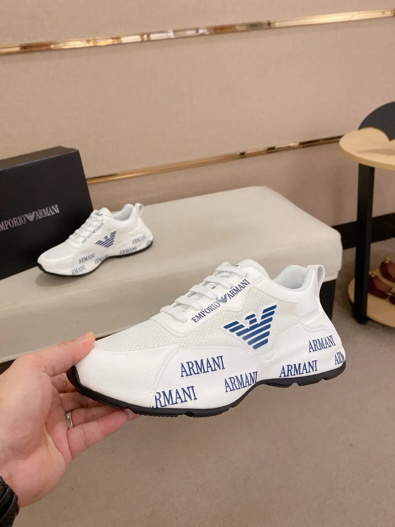 Emporio Armani Logo Lourd Blanc et Marine Sneakers Lifestyle 3