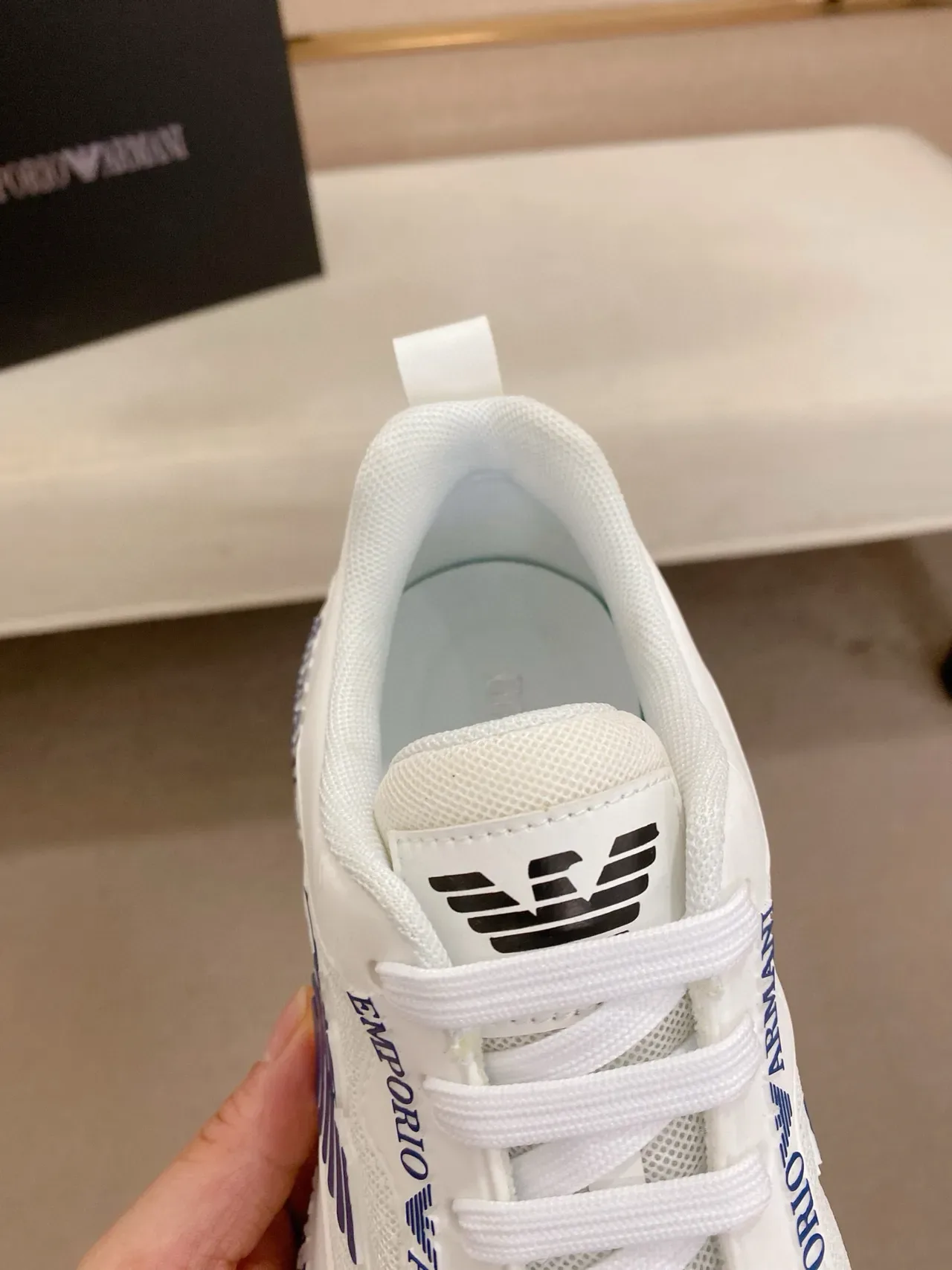 Emporio Armani Logo Lourd Blanc et Marine Sneakers Lifestyle 6