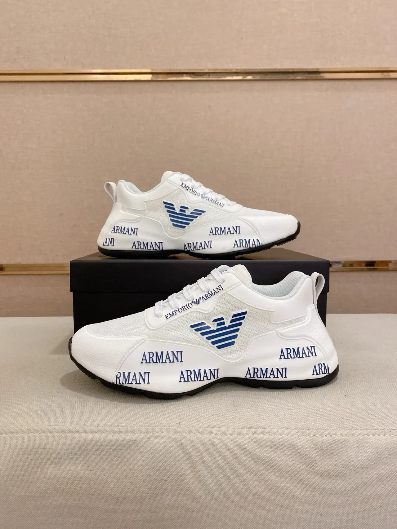 Emporio Armani Logo Lourd Blanc et Marine Sneakers Lifestyle 7