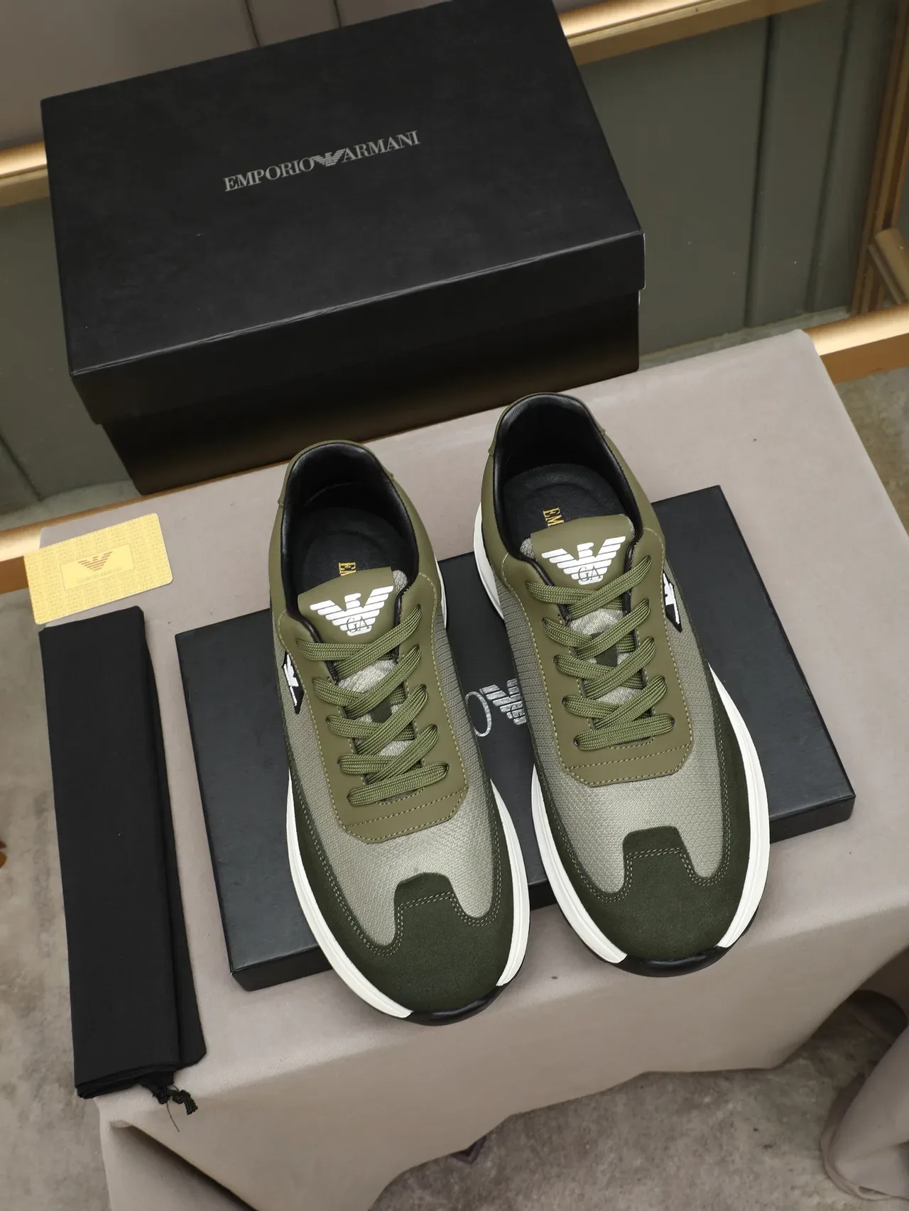 Emporio Armani حذاء لايف ستايل أنيق أخضر زيتوني وأخضر داكن سويدي شبكي 2