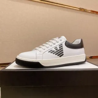 Emporio Armani সাদা কালো লো-টপ চামড়ার উপরের অংশ লাইফস্টাইল স্নিকার্স