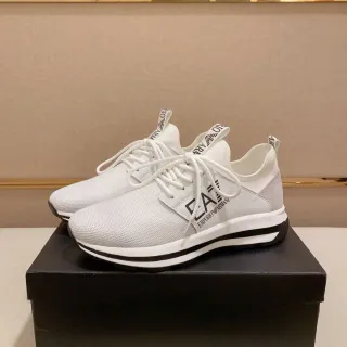 Emporio Armani Zapatillas Lifestyle blancas y negras con parte superior de malla y panel lateral con marca