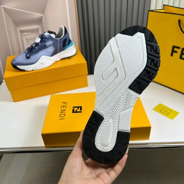 Fendi Sneakers Chunky Bleu Blanc avec Suela Sculptée et Overlay de Maille Translucide 2