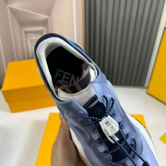 Fendi Sneakers Chunky Bleu Blanc avec Suela Sculptée et Overlay de Maille Translucide 4