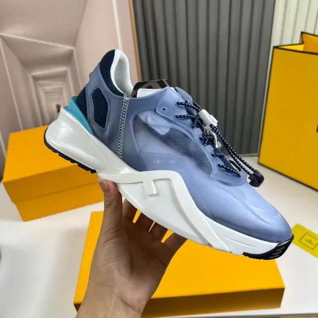 Fendi Sneakers Chunky Bleu Blanc avec Suela Sculptée et Overlay de Maille Translucide 5