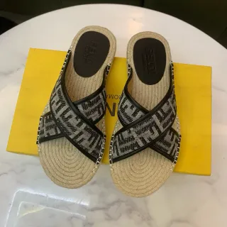 Fendi FF Monogram ক্রসড-স্ট্র্যাপ এসপাড্রিল স্লিপার্স