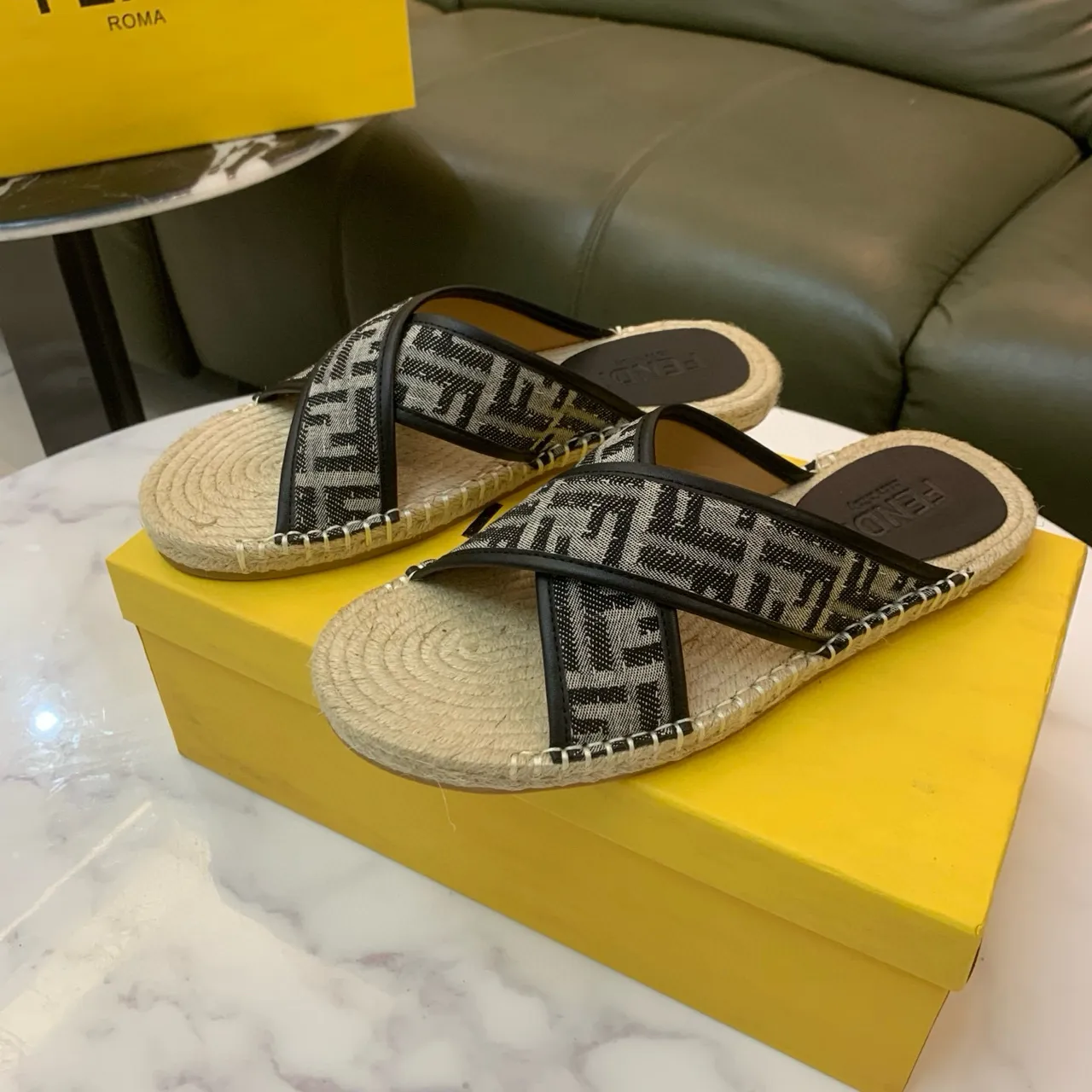 Fendi FF Monogram Alpargatas com Tirante Cruzado 2