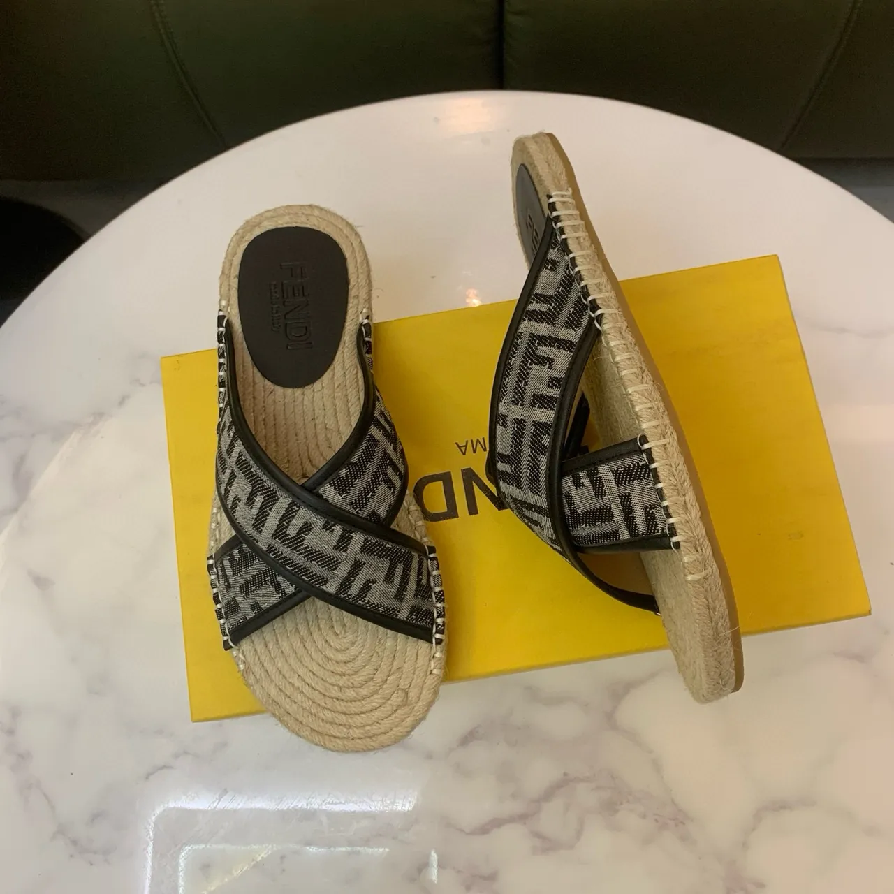 Fendi FF Monogram Alpargatas com Tirante Cruzado 3