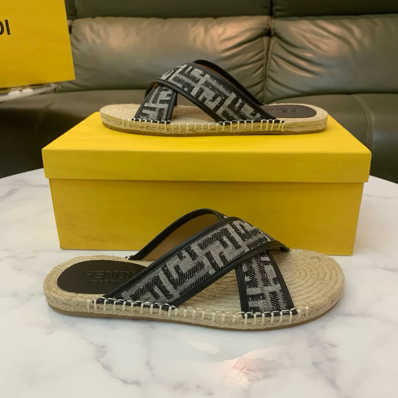 Fendi FF Monogram Alpargatas com Tirante Cruzado 7