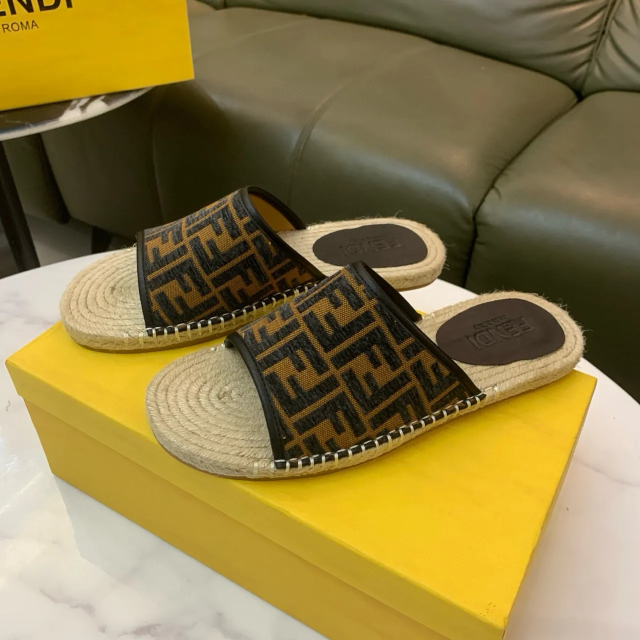 Fendi FF Monogram alpargata chinelo 2