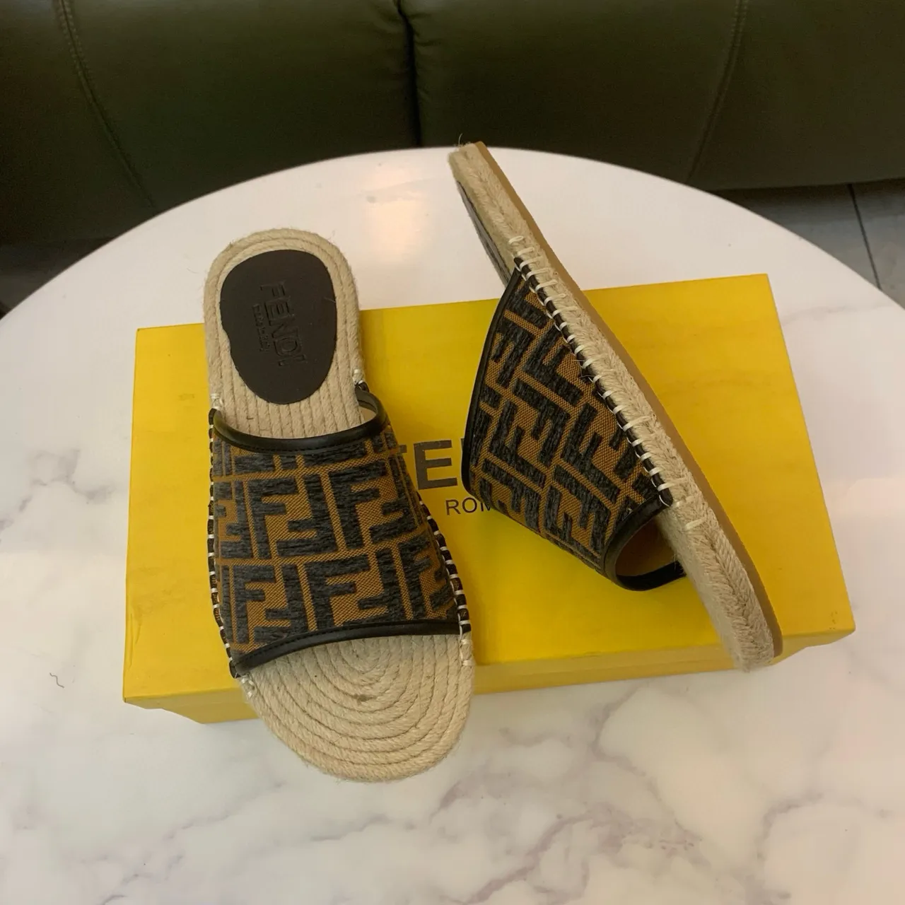 Fendi FF Monogram alpargata chinelo 4