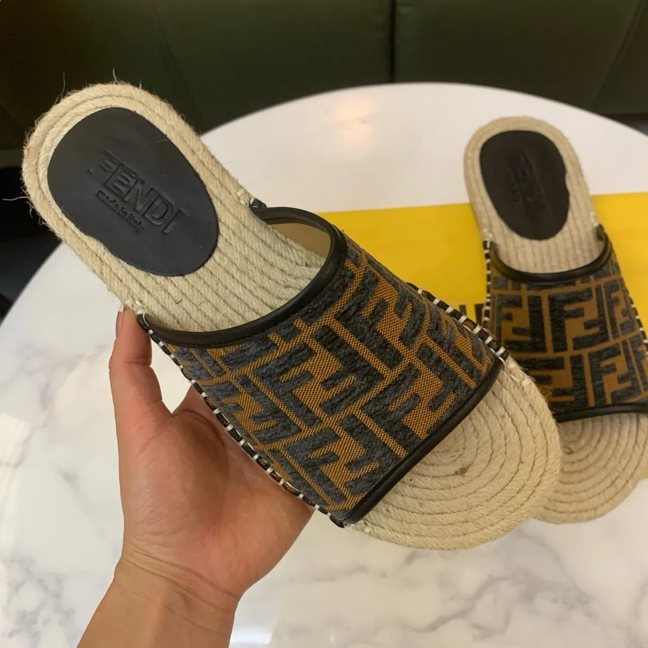 Fendi FF Monogram alpargata chinelo 5