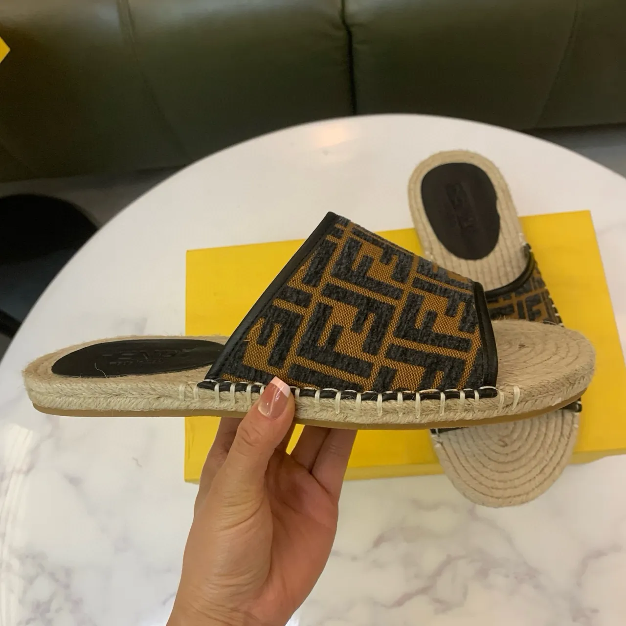Fendi FF Monogram alpargata chinelo 6