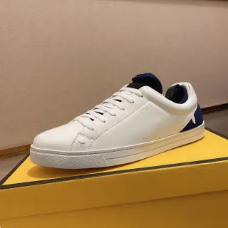 Fendi 生活方式运动鞋 白色海军蓝 皮革上层 蓝色对比鞋跟 生活方式运动鞋