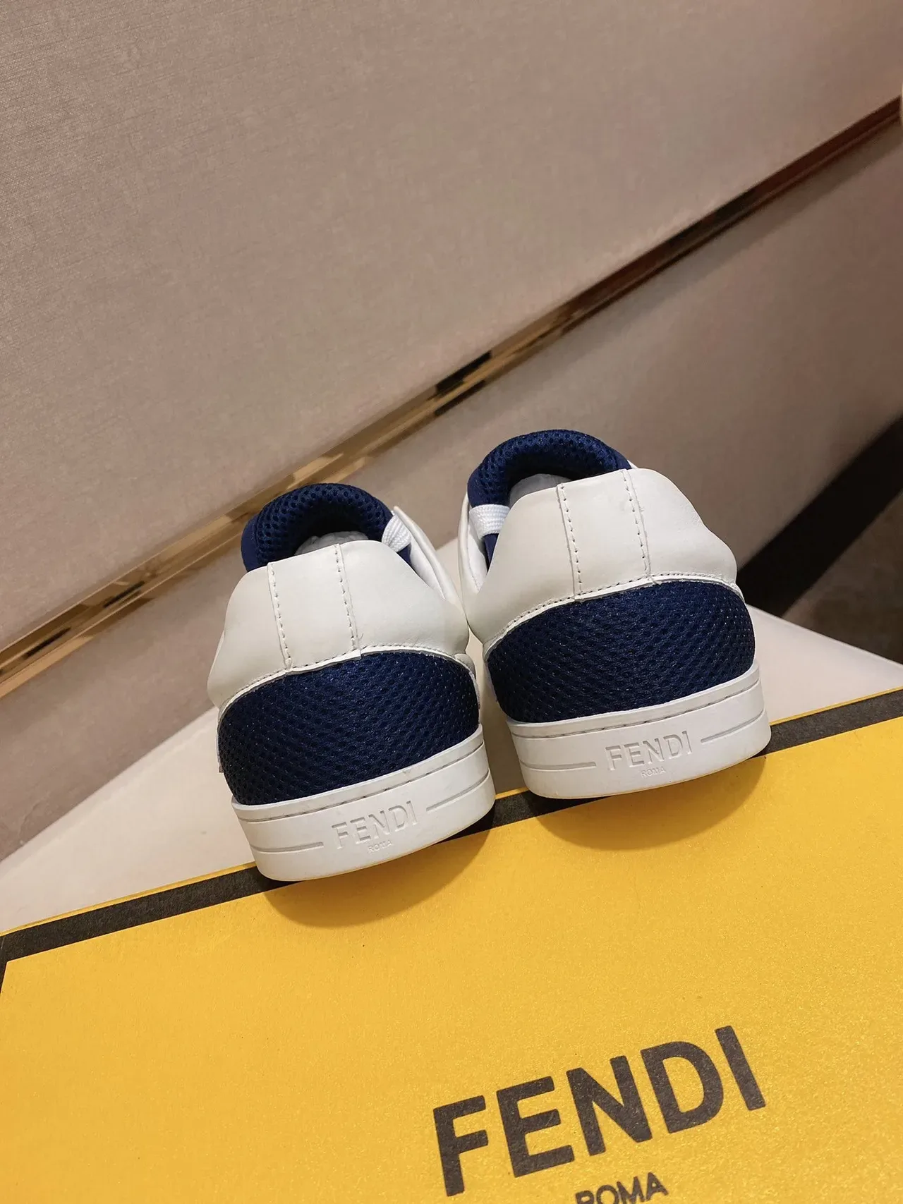 Fendi Tênis Lifestyle Branco Marinho Couro Superior Salto Contraste Azul Tênis Lifestyle 3