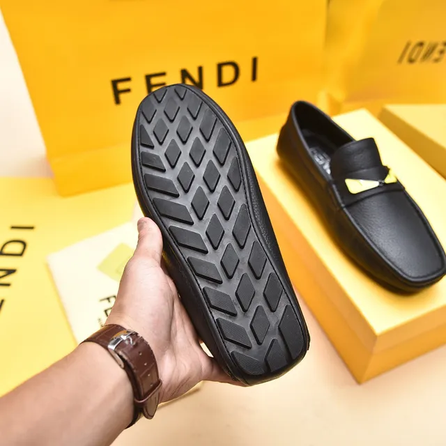 Fendi Monster أسود ذهبي جلد مقشف سكيب أون لوفر 2