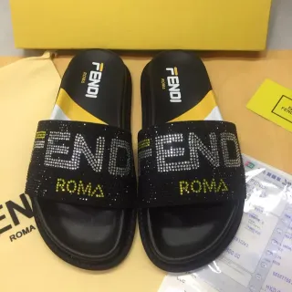 Fendi Roma Crystal-Embellished Black and Yellow 拖鞋
