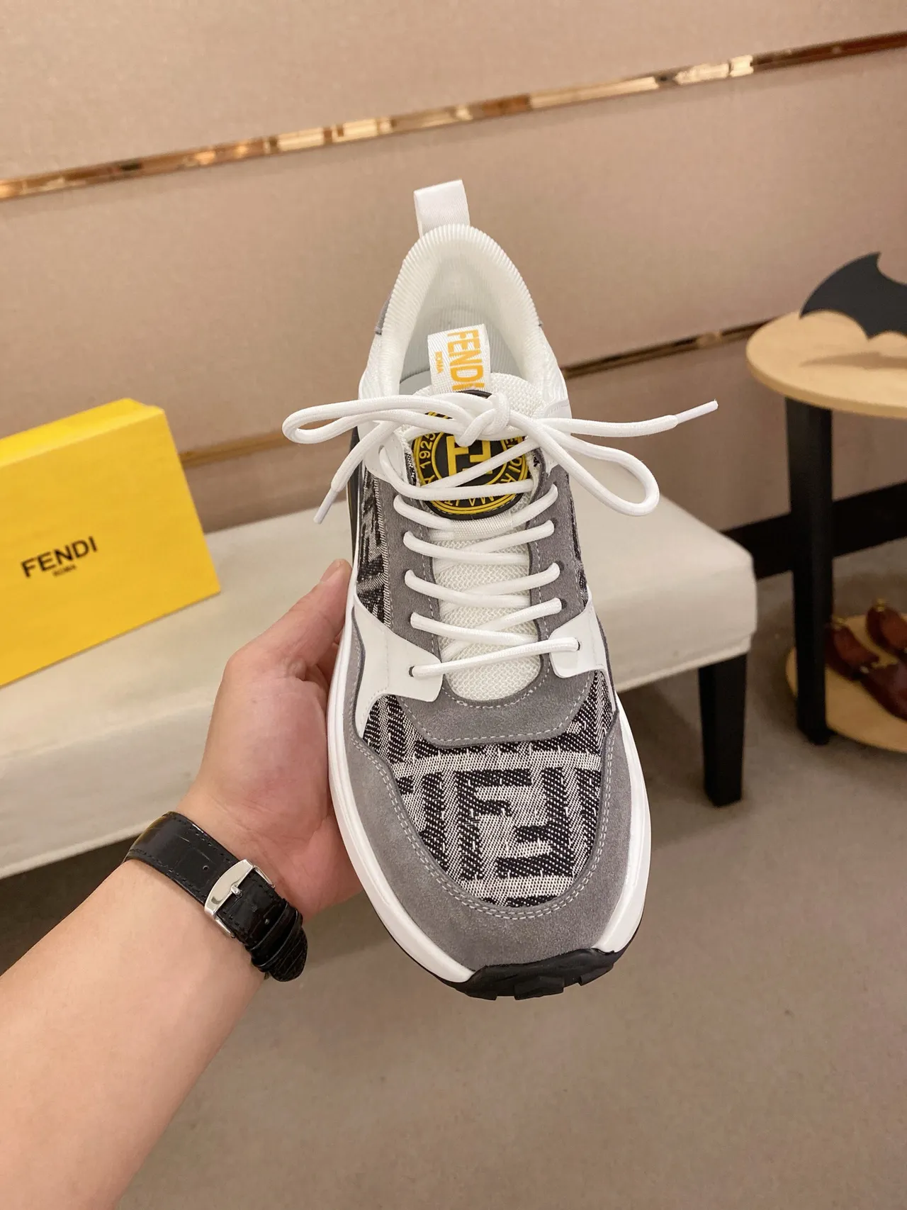 Fendi Run Away Gris Blanc FF Monogram Jacquard Semelle multicouche Sneakers chunky 2