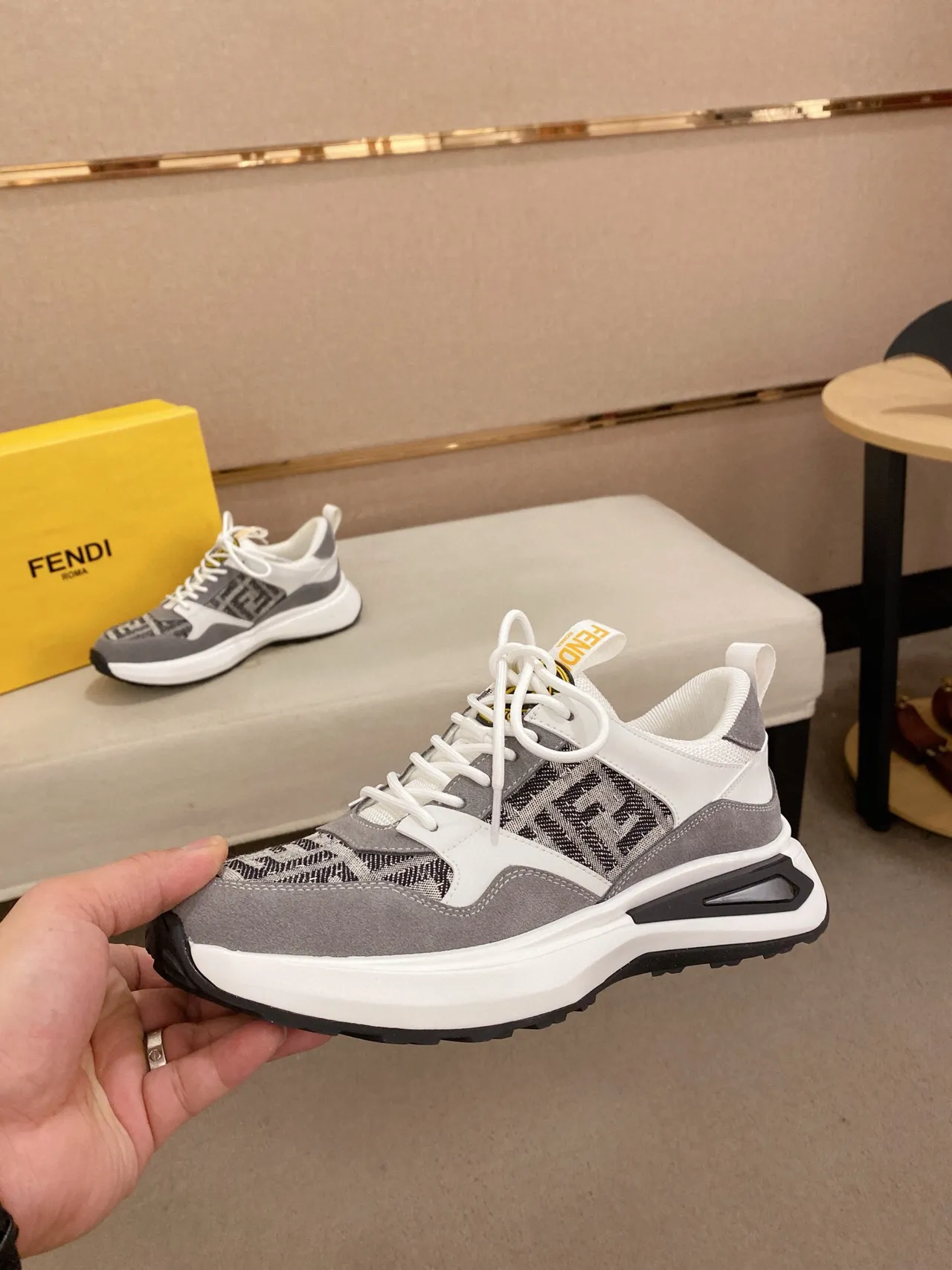 Fendi Run Away Gris Blanc FF Monogram Jacquard Semelle multicouche Sneakers chunky 3