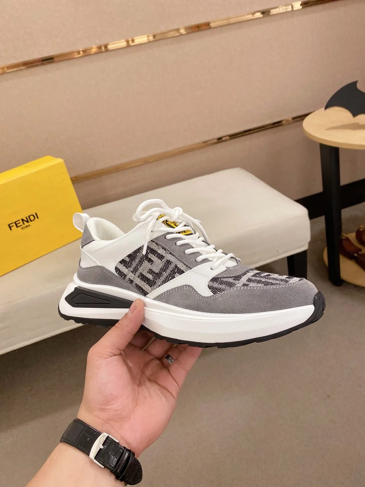 Fendi Run Away Gris Blanc FF Monogram Jacquard Semelle multicouche Sneakers chunky 4