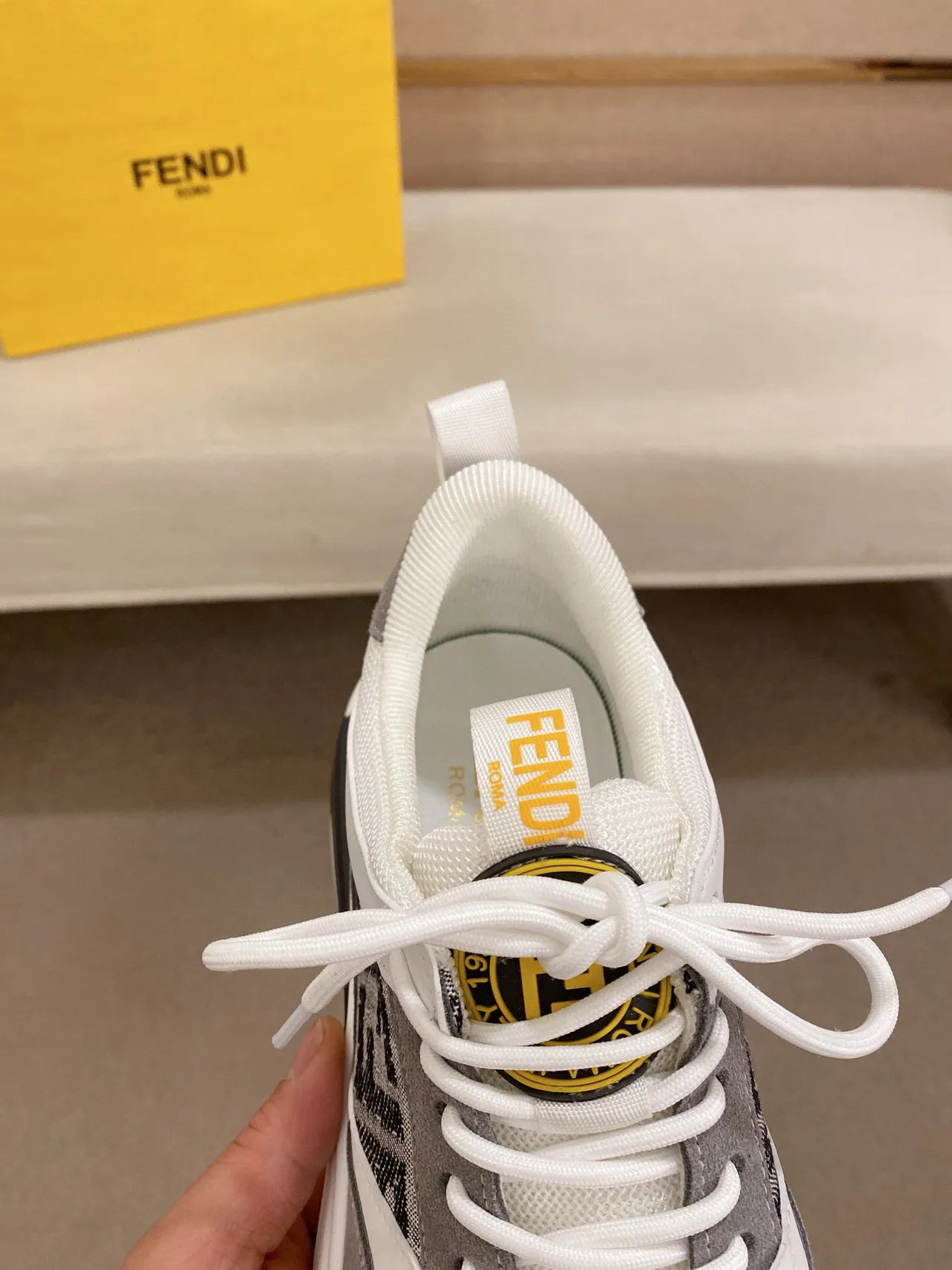 Fendi Run Away Gris Blanc FF Monogram Jacquard Semelle multicouche Sneakers chunky 6