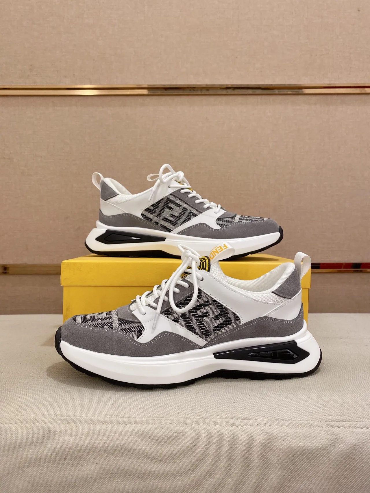 Fendi Run Away Gris Blanc FF Monogram Jacquard Semelle multicouche Sneakers chunky 7