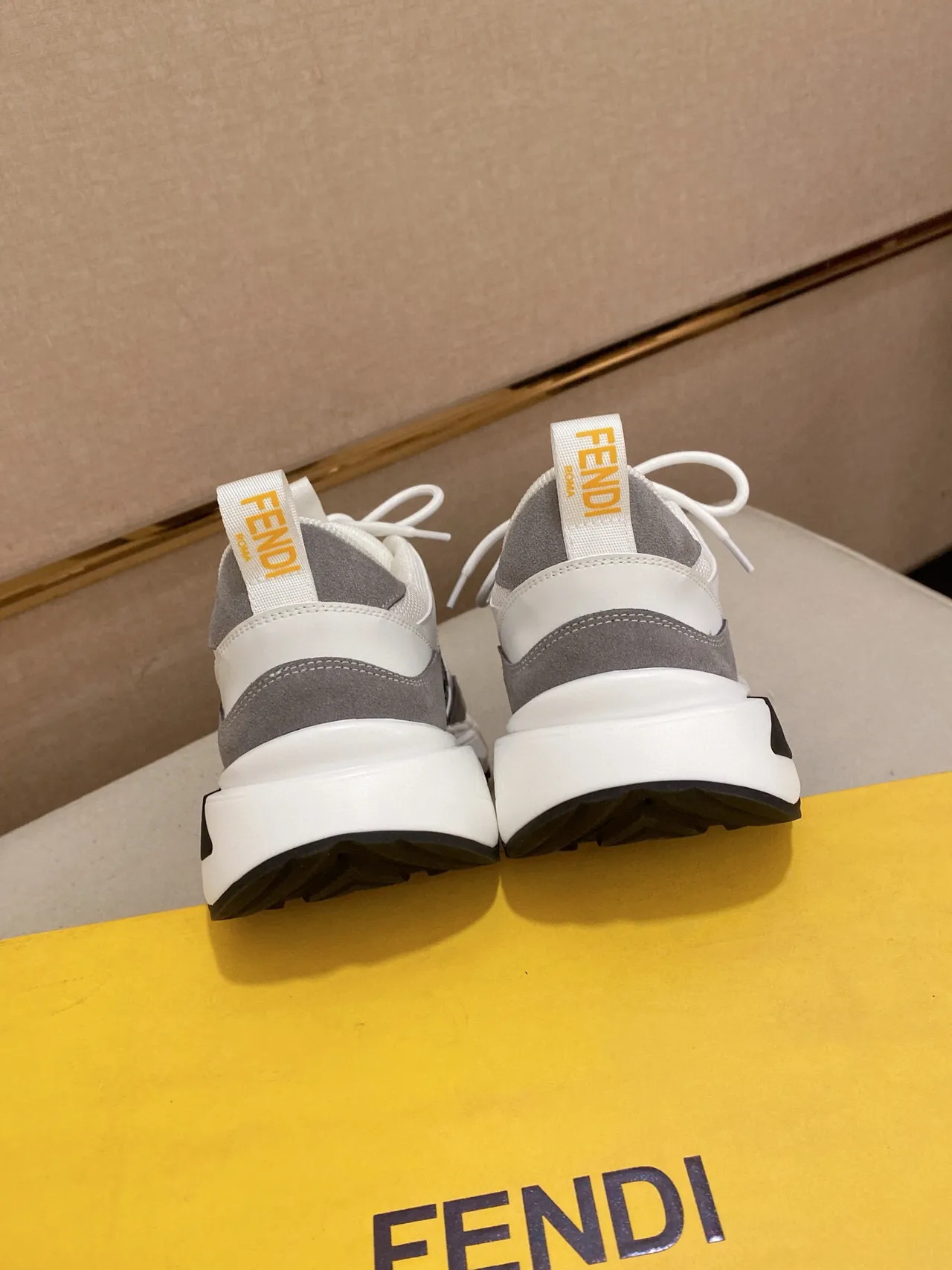 Fendi Run Away Gris Blanc FF Monogram Jacquard Semelle multicouche Sneakers chunky 8