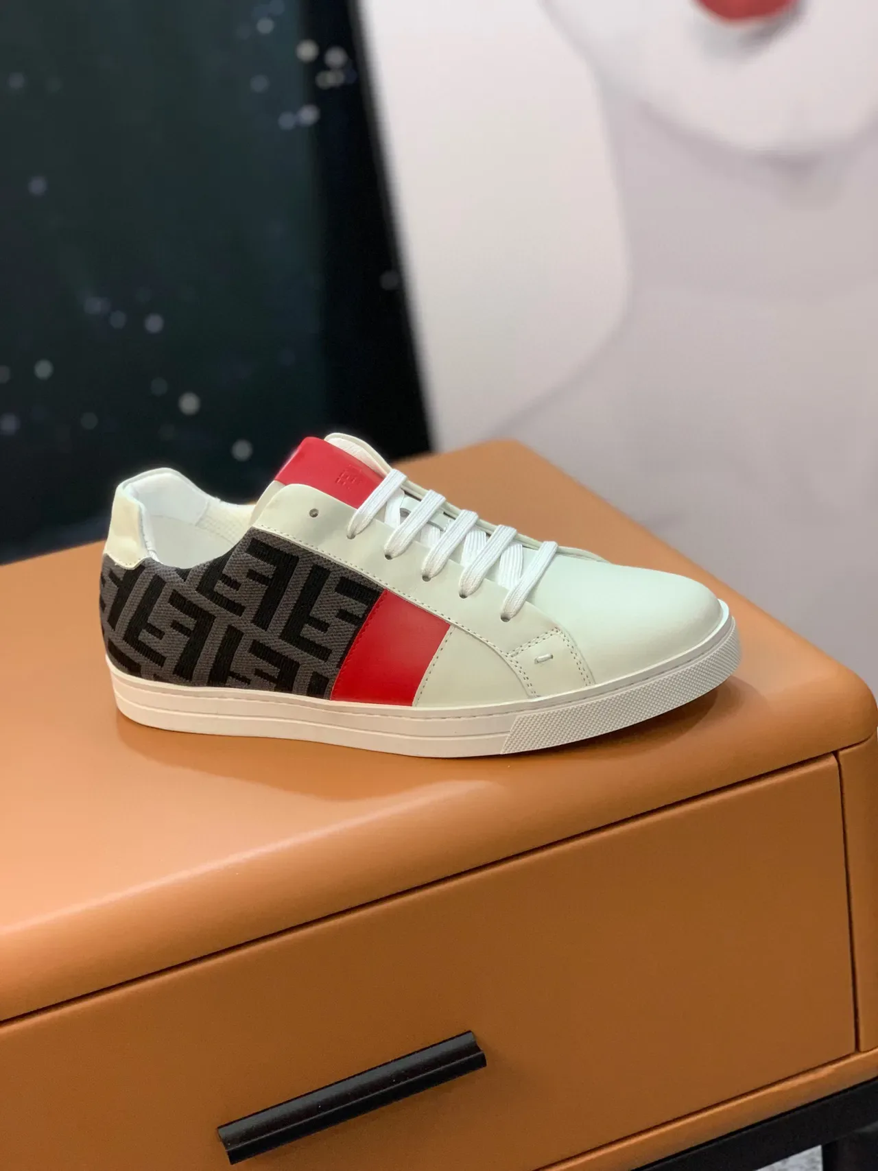 Fendi 白红 低帮 皮革和锦缎鞋面 生活方式运动鞋 5