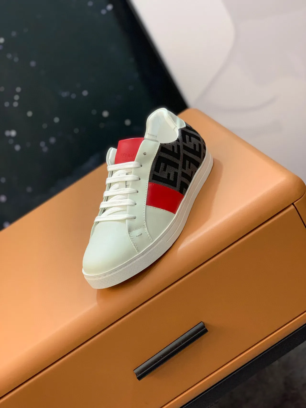 Fendi 白红 低帮 皮革和锦缎鞋面 生活方式运动鞋 6