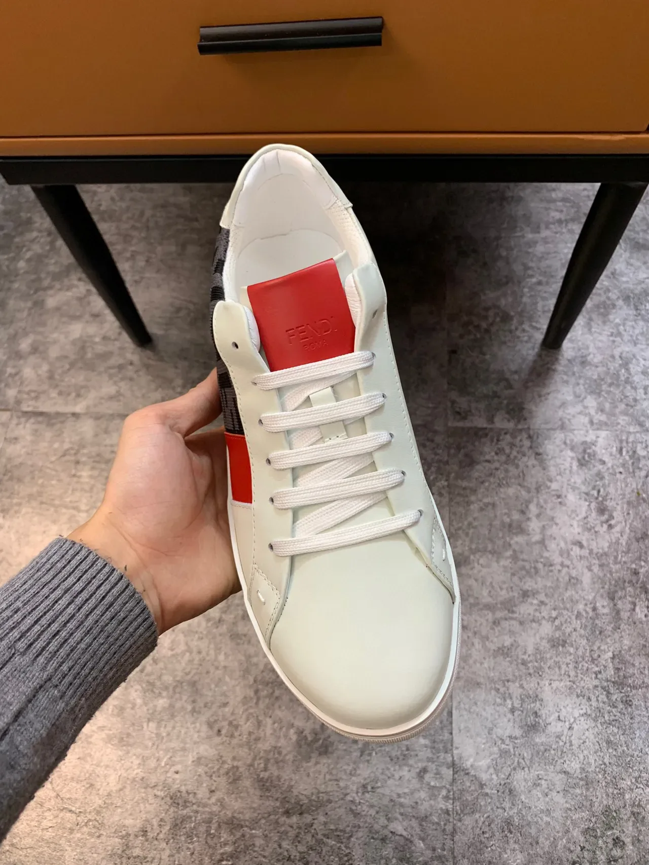 Fendi 白红 低帮 皮革和锦缎鞋面 生活方式运动鞋 7