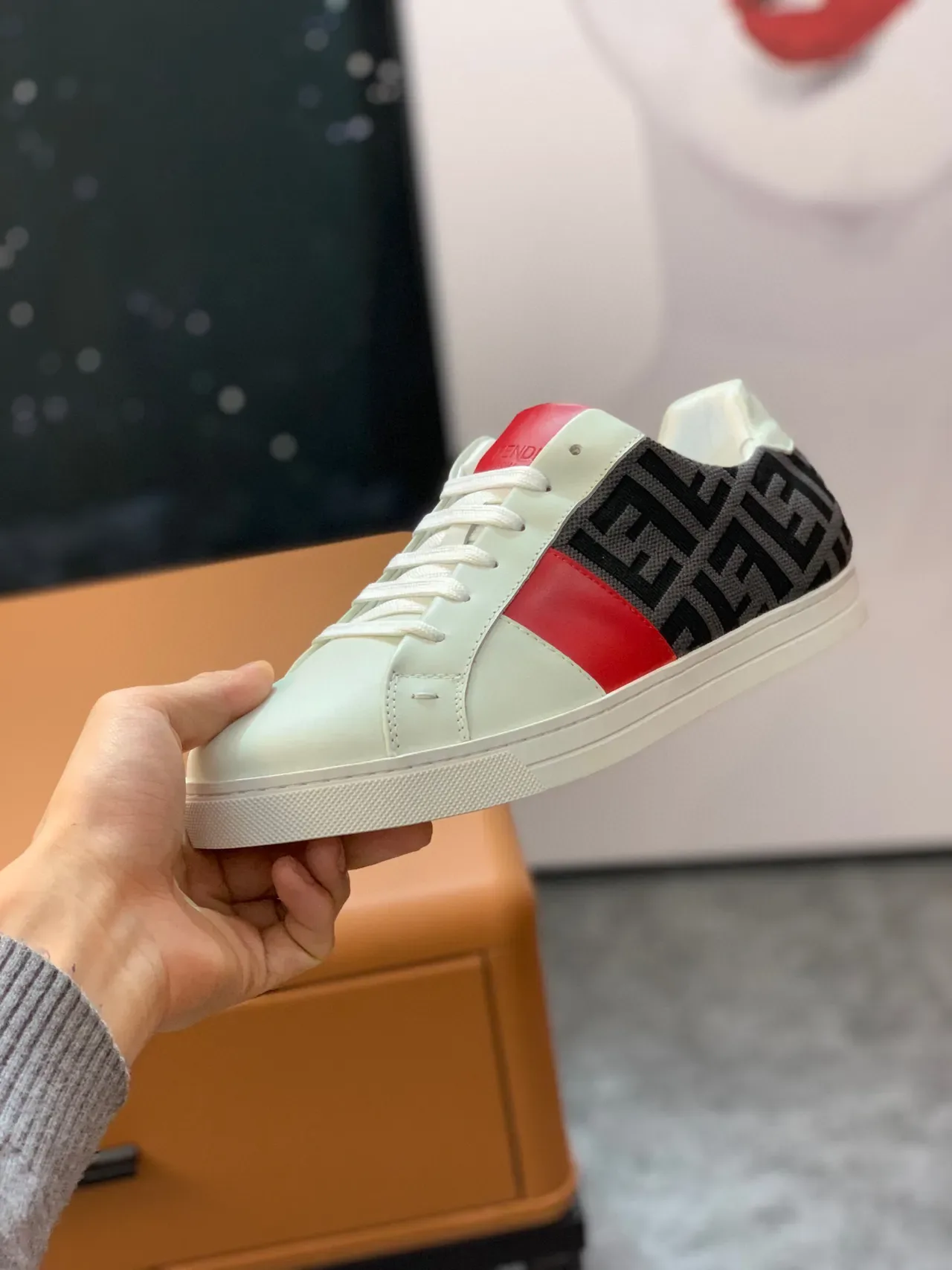 Fendi 白红 低帮 皮革和锦缎鞋面 生活方式运动鞋 9