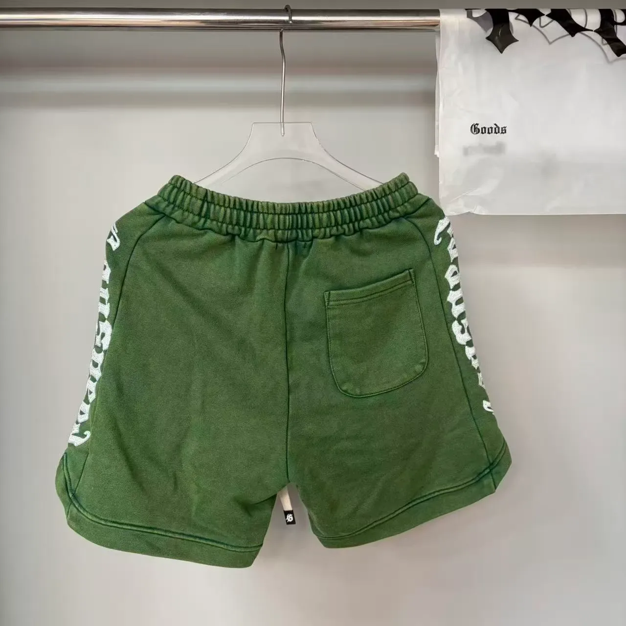 Shorts Army Green White com Cintura Elástica e Fecho por Cordão 2