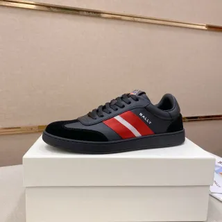 BALLY Sneakers Lifestyle Noir et Rouge Panelées en Suède et Cuir avec Rayures Latérales