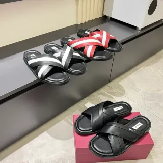 Bally काला सफेद क्रिसक्रॉस डबल स्ट्रैप्स पैडेड फुटबेड स्लिपर्स