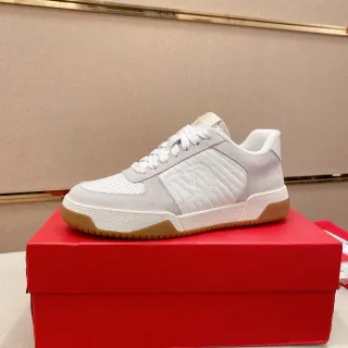 Zapatillas beige marrón low top de ante y cuero perforado