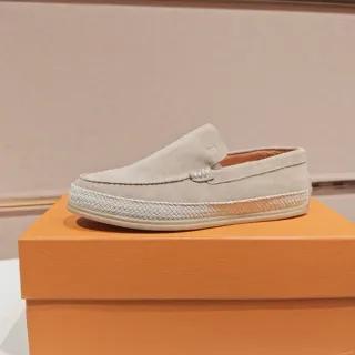 Mocasín de ante beige y blanco con trím de espadrilles trenzadas