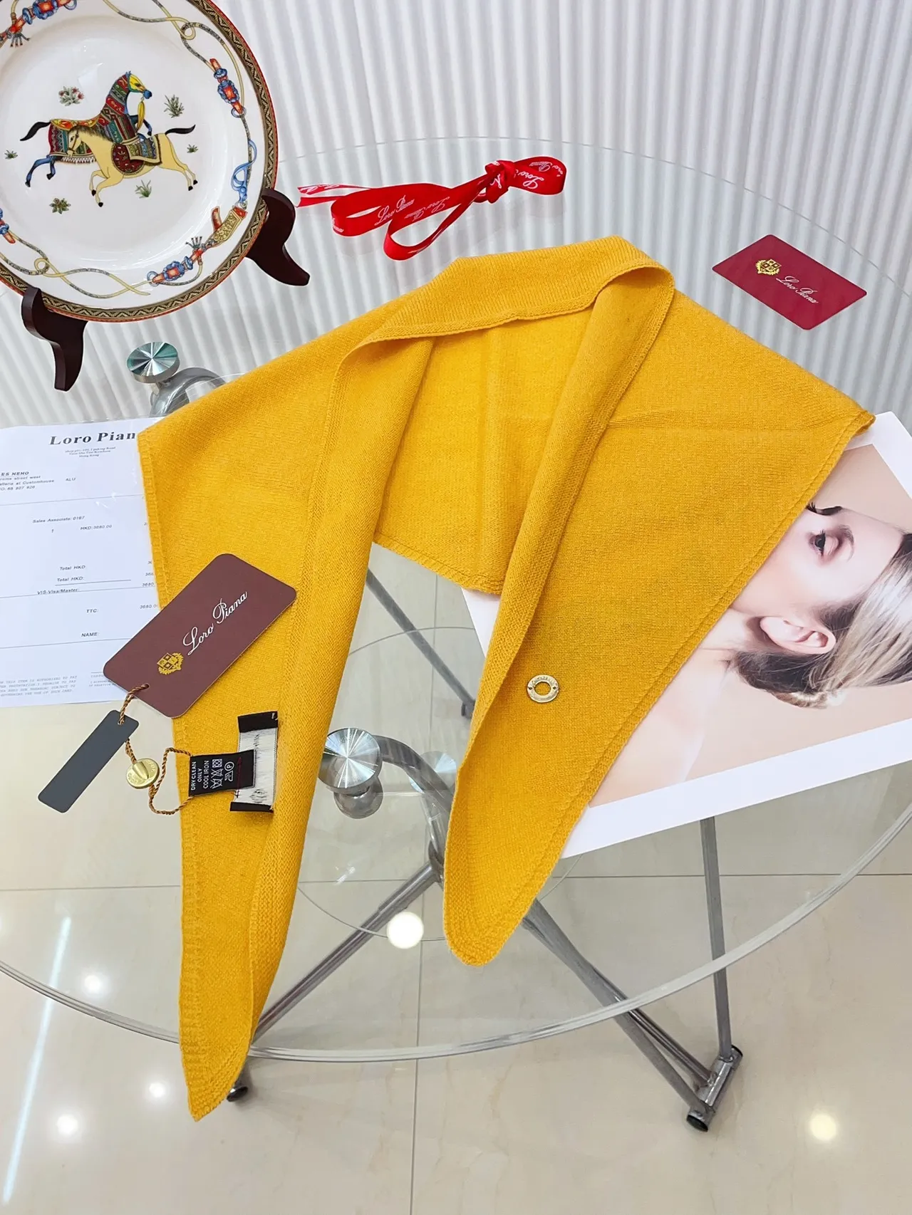 Gorrito de punto acanalado beige y amarillo con parche de tigre bordado 5