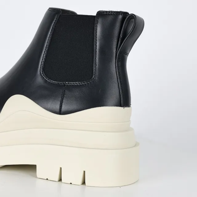 Botas Chelsea de suela gruesa negra y off-white 4