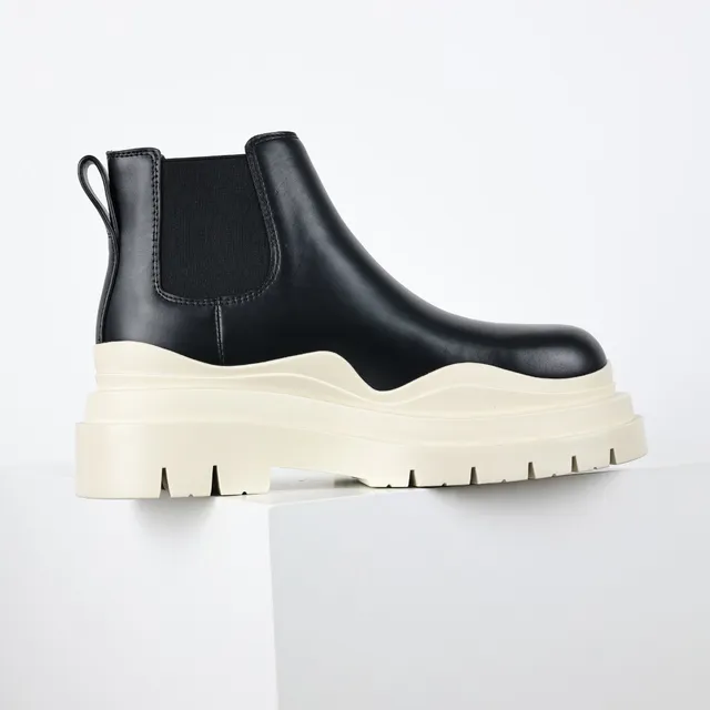 Botas Chelsea de suela gruesa negra y off-white 7