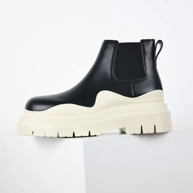 Botas Chelsea de suela gruesa negra y off-white 9