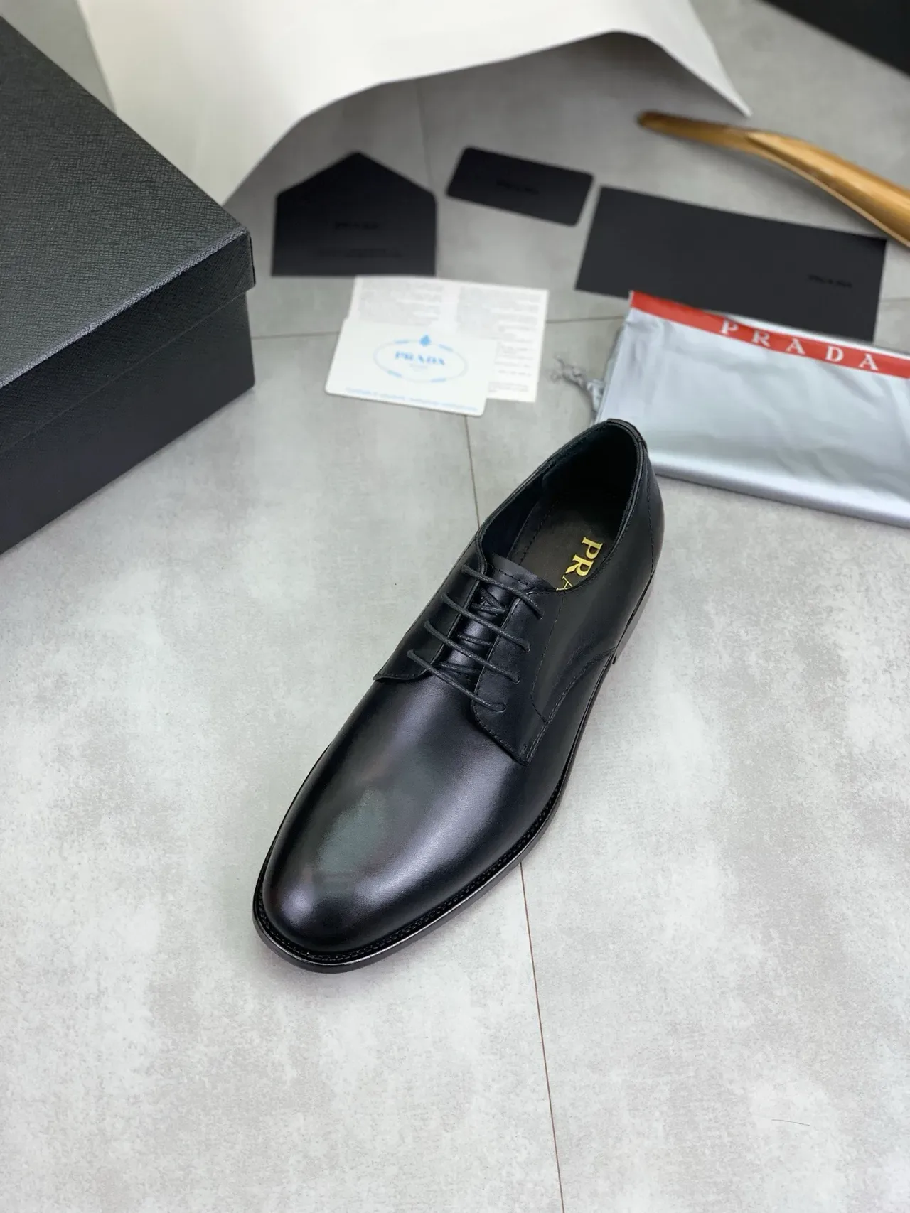 Zapatos Oxford de cuero suave con punta redonda negra 4