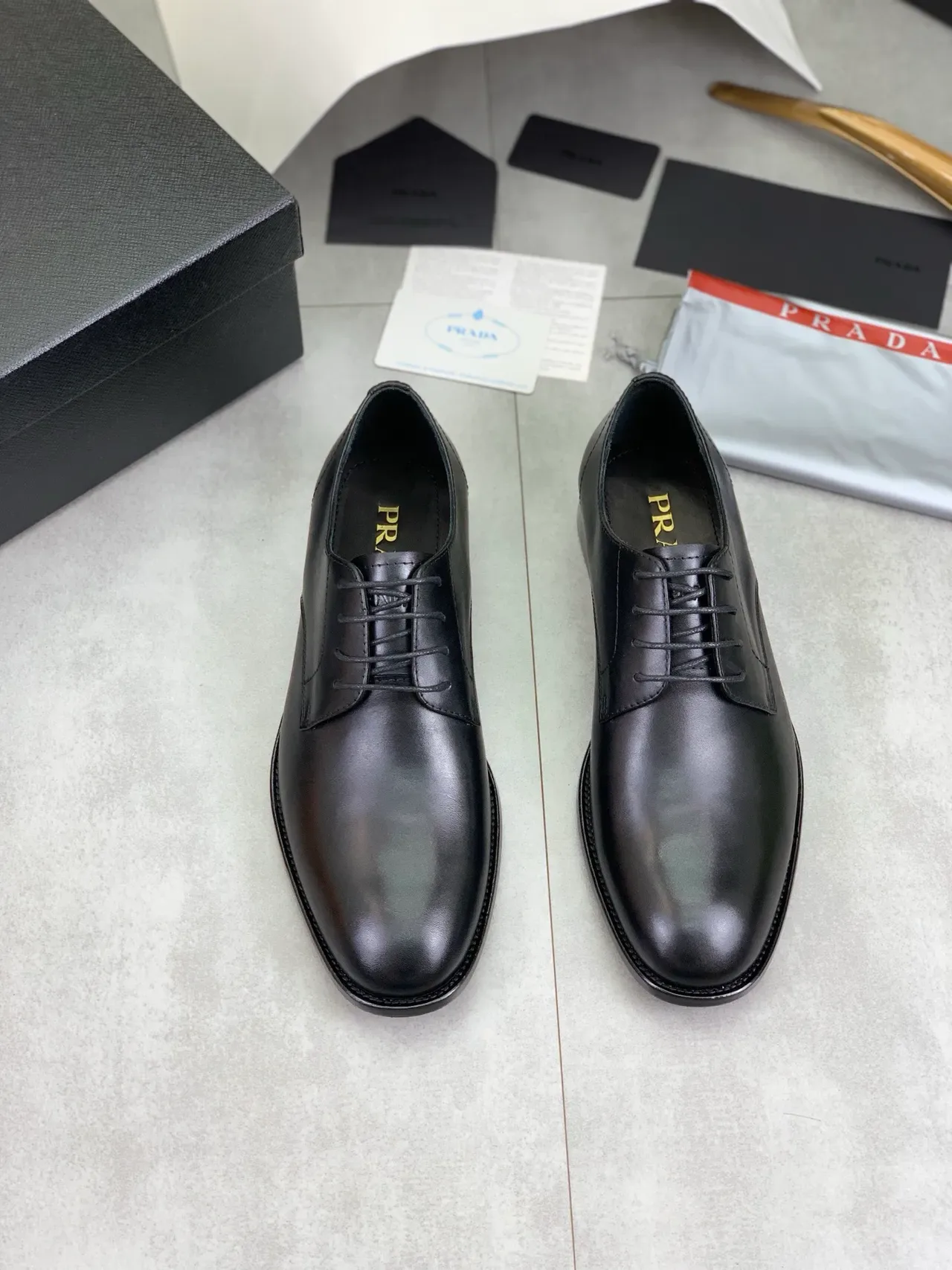 Zapatos Oxford de cuero suave con punta redonda negra 5
