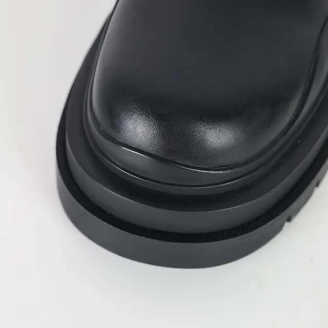 أحذية تشيلسي بكعب سميك أسود 5