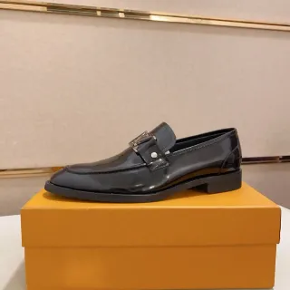 Mocasín Negro Cuero Patentado Correa Hebilla