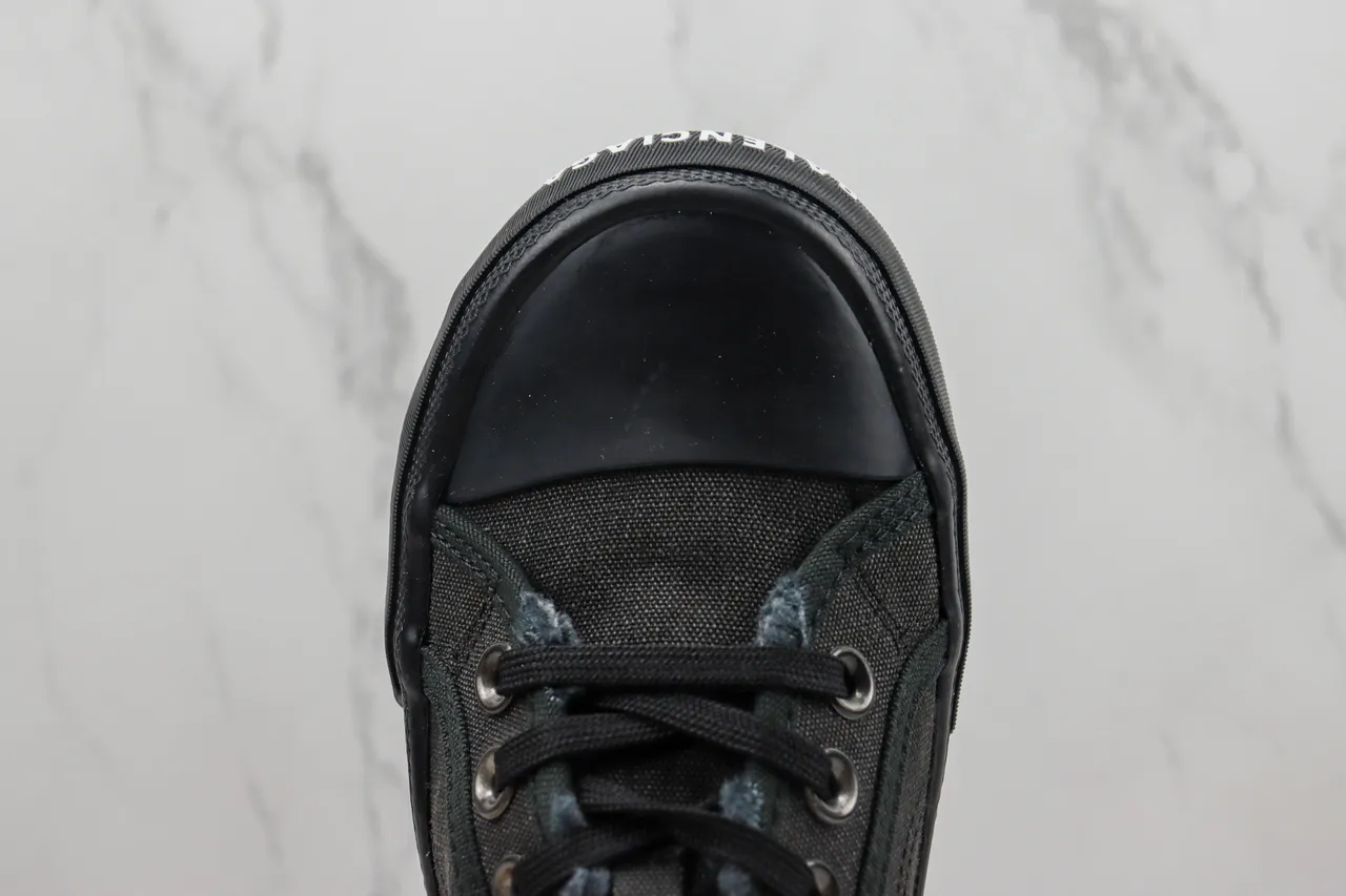 Chaussure de toile noire à lacets et à enfiler 6