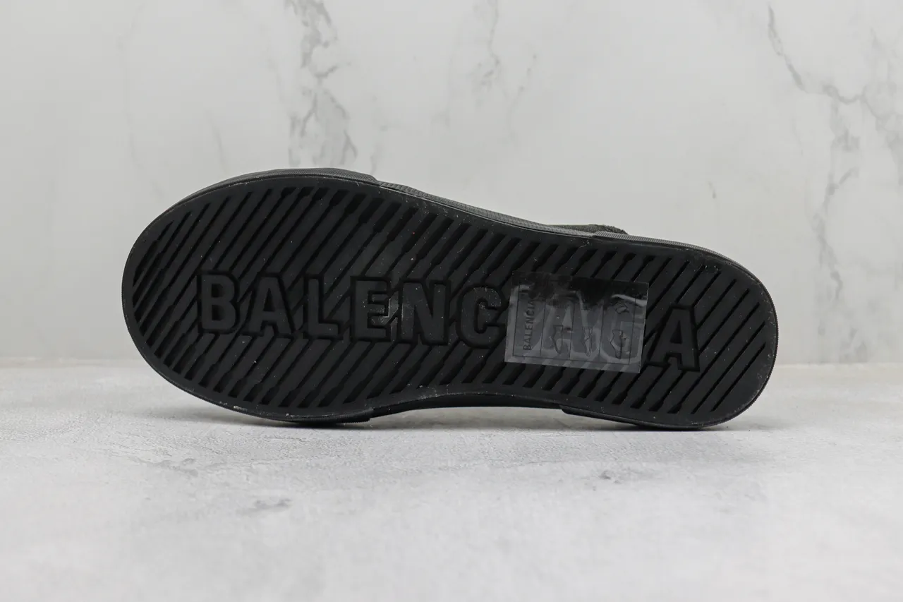 Chaussure de toile noire à lacets et à enfiler 8